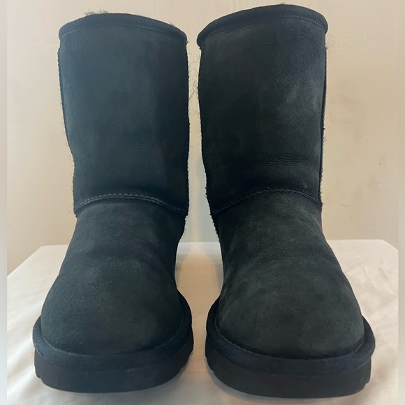 SOLD! UGG Classic Short II Women's Size US 9 Black Sheepskin Ankle Boots 1016223 - Picture 6 of 9
